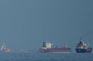 Χιλιάδες ναυτικοί παγιδευμένοι στον Περσικό Κόλπο